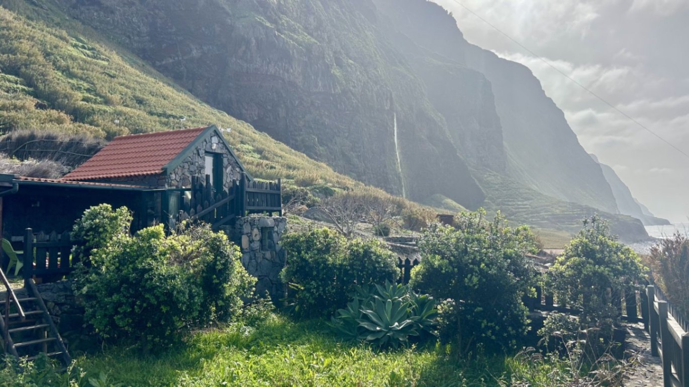 Atlantic Cottage in Achadas da Cruz